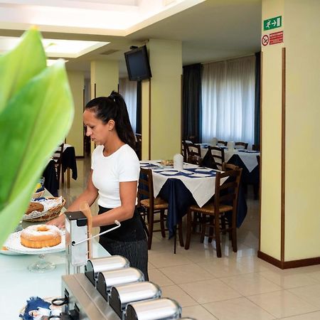 Hotel Gabbiano Porto San Giorgio Extérieur photo
