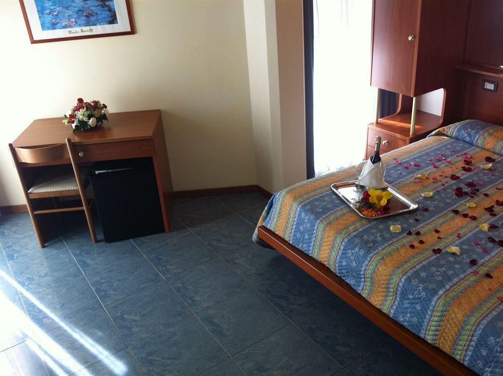 Hotel Gabbiano Porto San Giorgio Extérieur photo