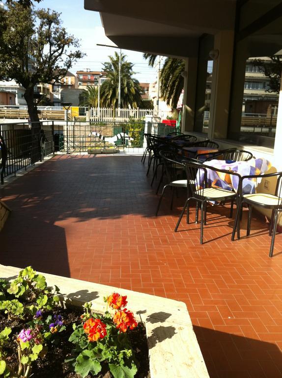Hotel Gabbiano Porto San Giorgio Extérieur photo
