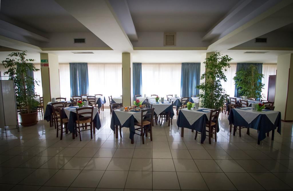 Hotel Gabbiano Porto San Giorgio Extérieur photo