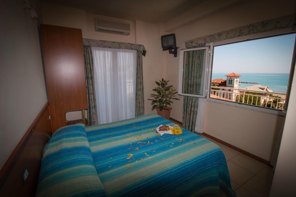 Hotel Gabbiano Porto San Giorgio Extérieur photo