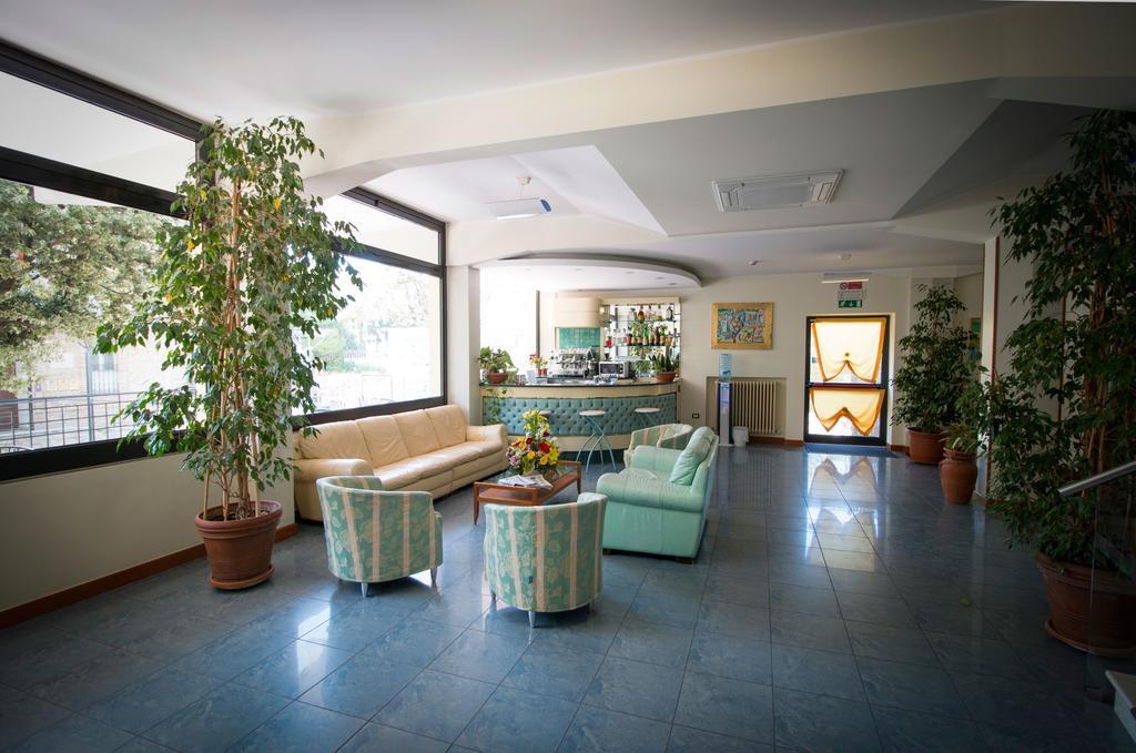 Hotel Gabbiano Porto San Giorgio Extérieur photo