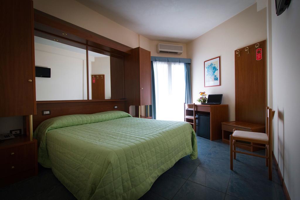 Hotel Gabbiano Porto San Giorgio Extérieur photo