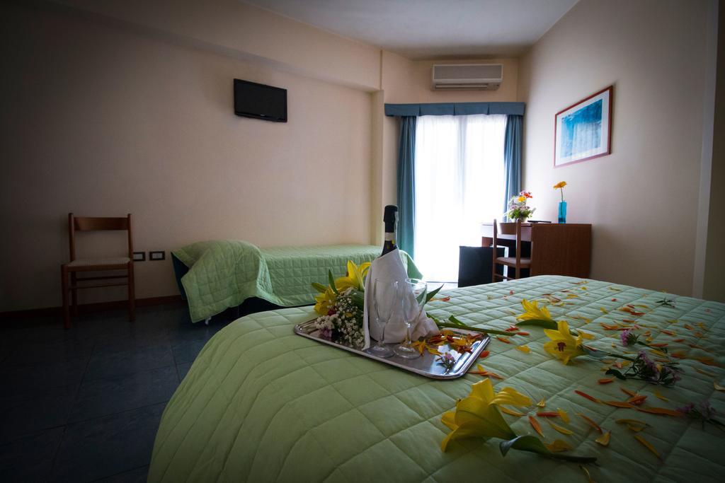 Hotel Gabbiano Porto San Giorgio Extérieur photo
