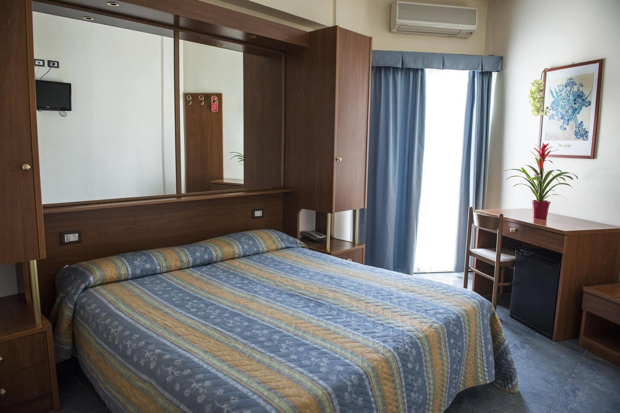 Hotel Gabbiano Porto San Giorgio Extérieur photo