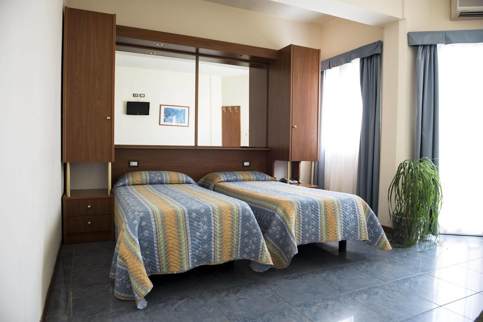 Hotel Gabbiano Porto San Giorgio Extérieur photo