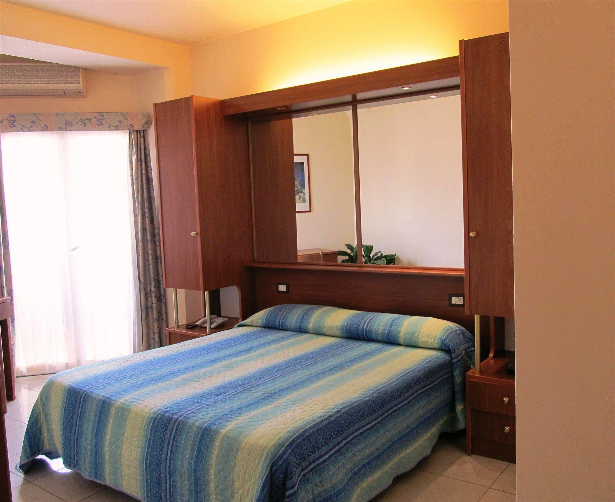 Hotel Gabbiano Porto San Giorgio Extérieur photo