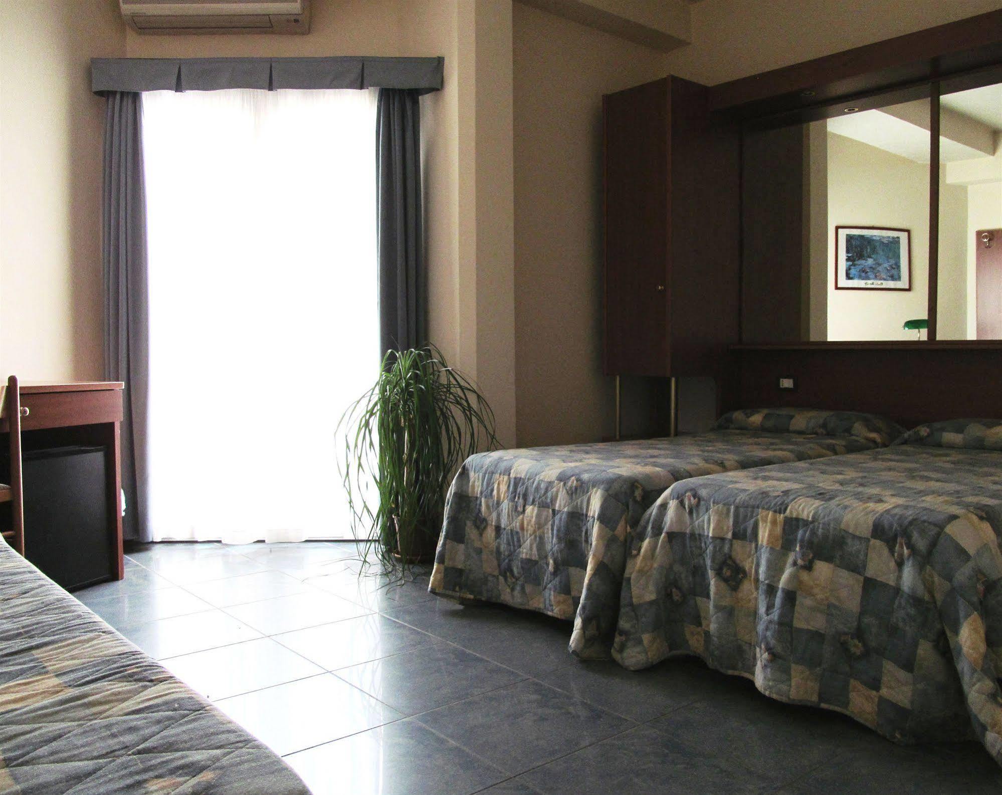 Hotel Gabbiano Porto San Giorgio Extérieur photo