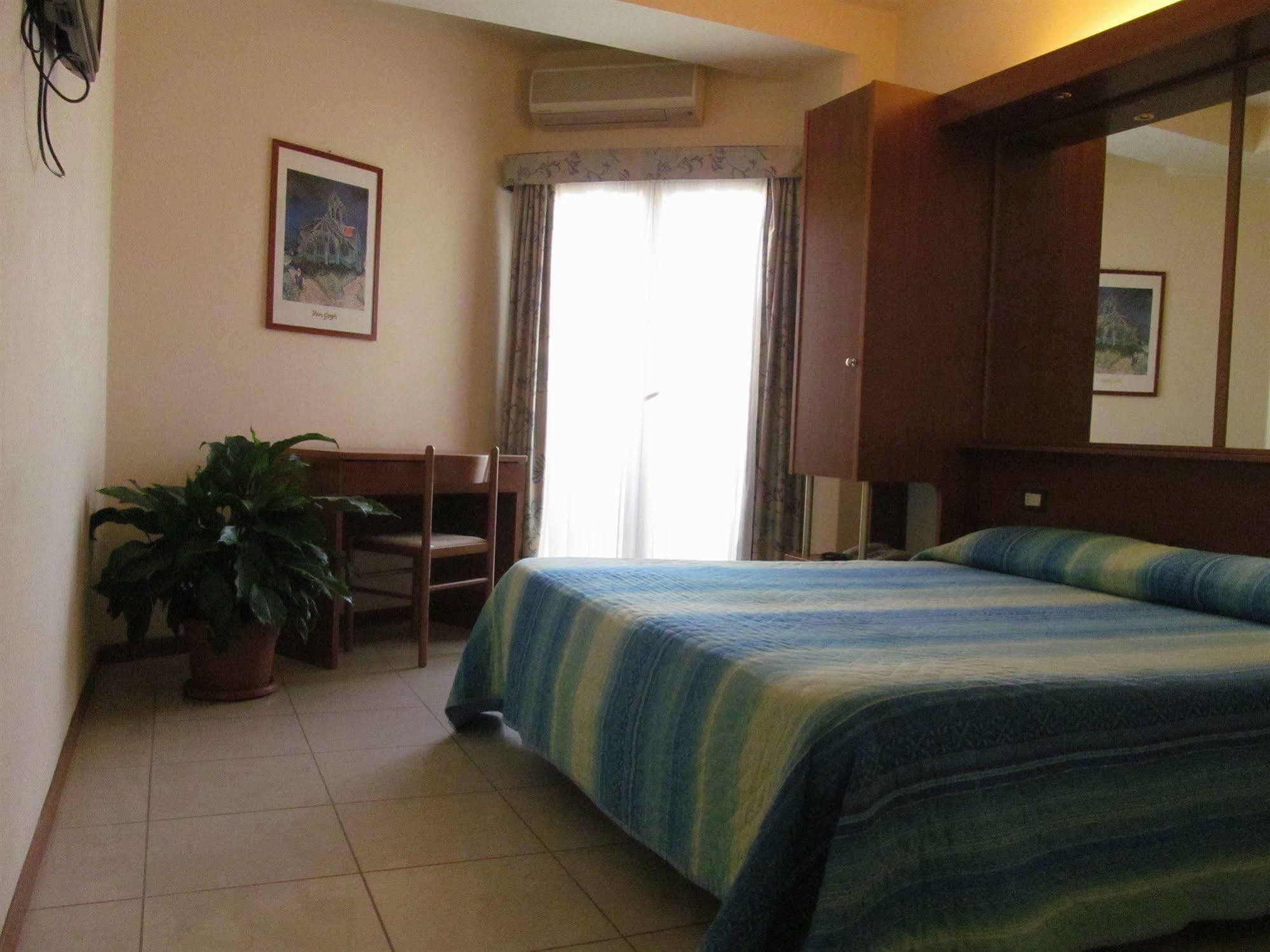 Hotel Gabbiano Porto San Giorgio Extérieur photo