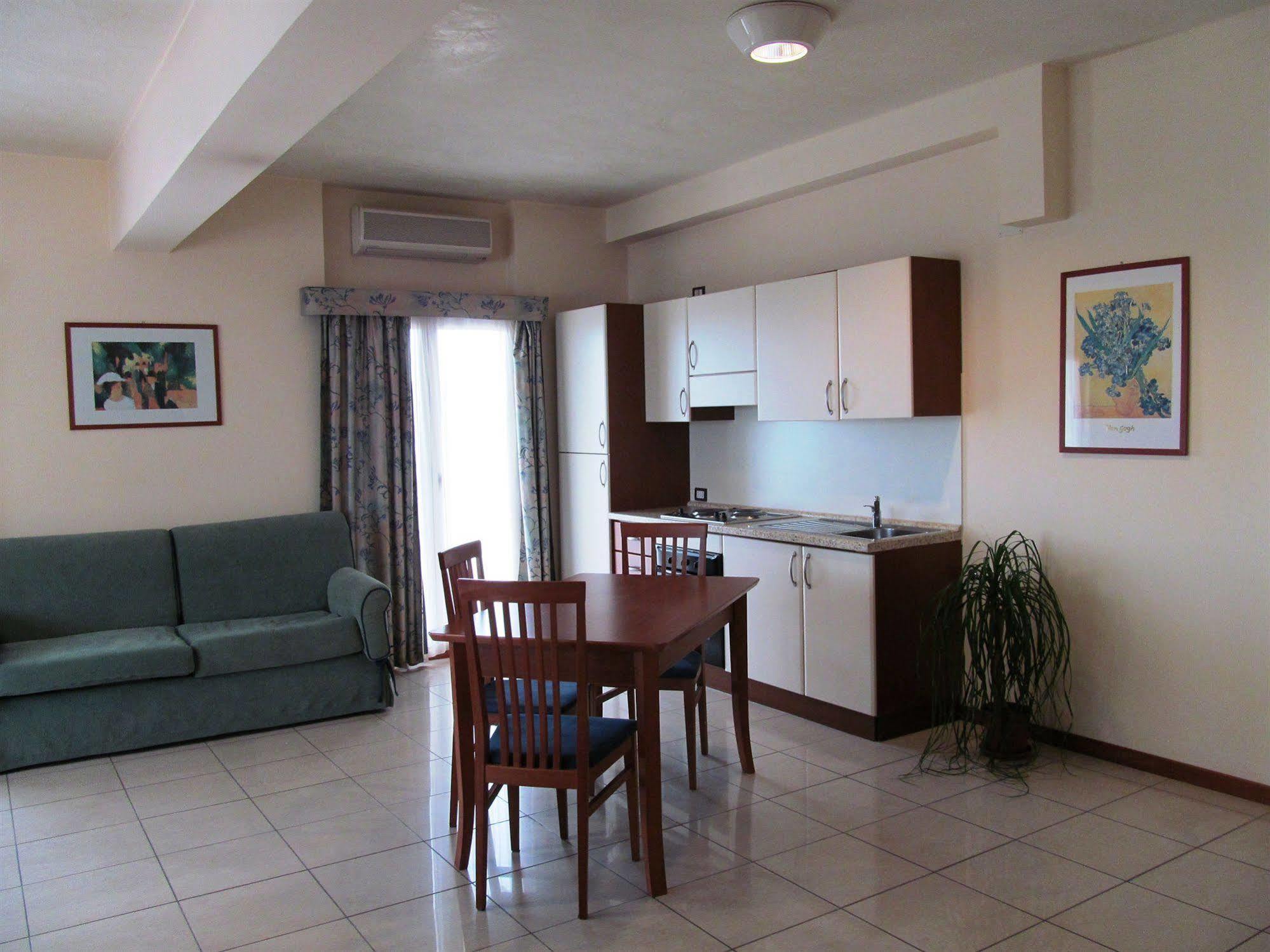 Hotel Gabbiano Porto San Giorgio Extérieur photo