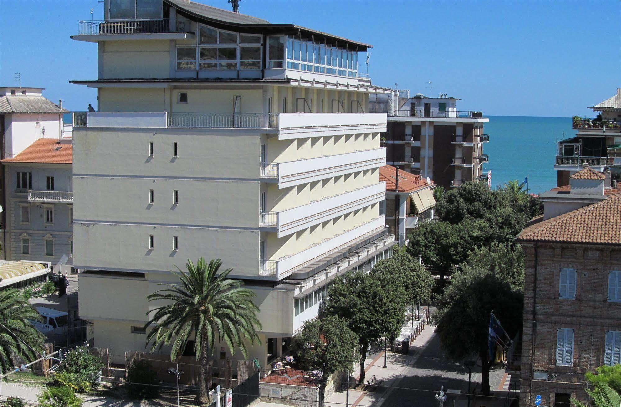 Hotel Gabbiano Porto San Giorgio Extérieur photo